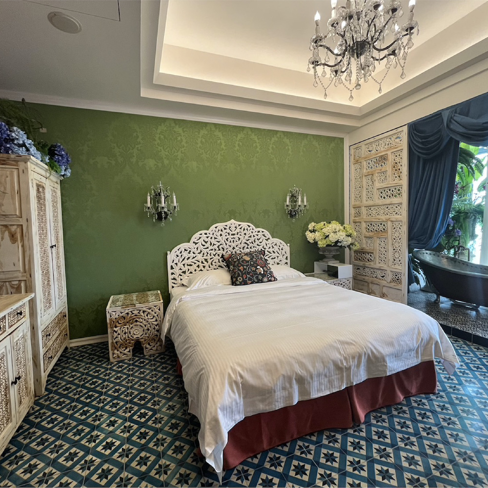 安娜與國王酒店 Anna King Hotel，民宿沐浴備品為 Sunlife 晨居的 Antipodes沐浴用品系列。全台唯一沈浸式泰式主題飯店，讓旅人們用全新的視角深入體驗南國的愜意樣貌。